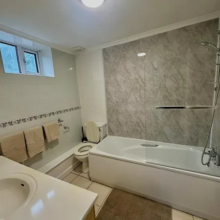 Spacious In Leigh Woods Appartement *