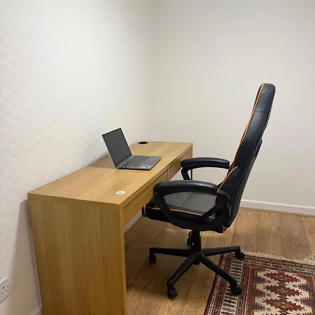 Апартаменти Spacious In Leigh Woods *