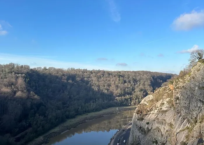 Spacious In Leigh Woods 아파트 브리스틀