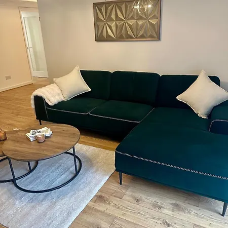 Spacious In Leigh Woods *